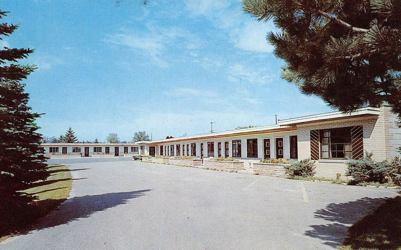 Big Bear Lodge (Burks Motel, Van-D Motel) - Old Postcard